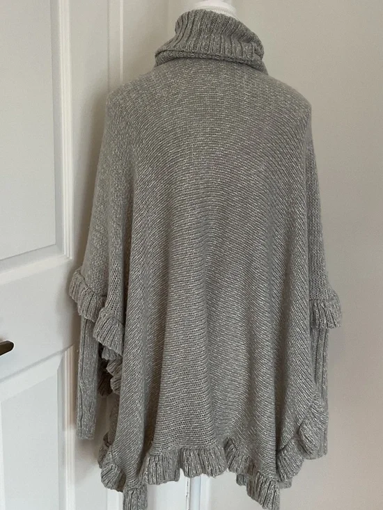 💐Ardene Turtleneck Poncho w Sleeves and Ruffled Hem - Picture 3 of 4